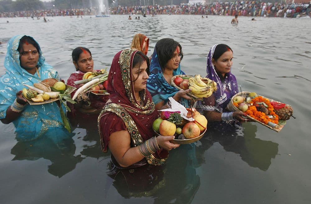 सूर्यदेवको आराधना गरी मनाइँदै छठ