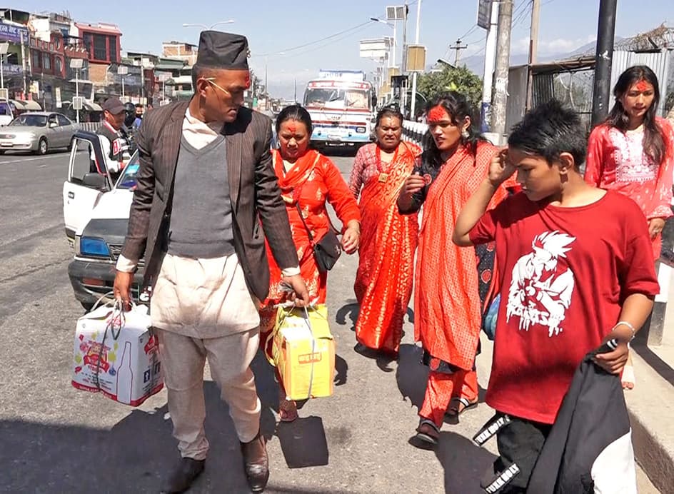दसैँ टीकाको चौथो दिन : नवदुर्गाको प्रसाद र आशीर्वाद थाप्ने क्रम जारी