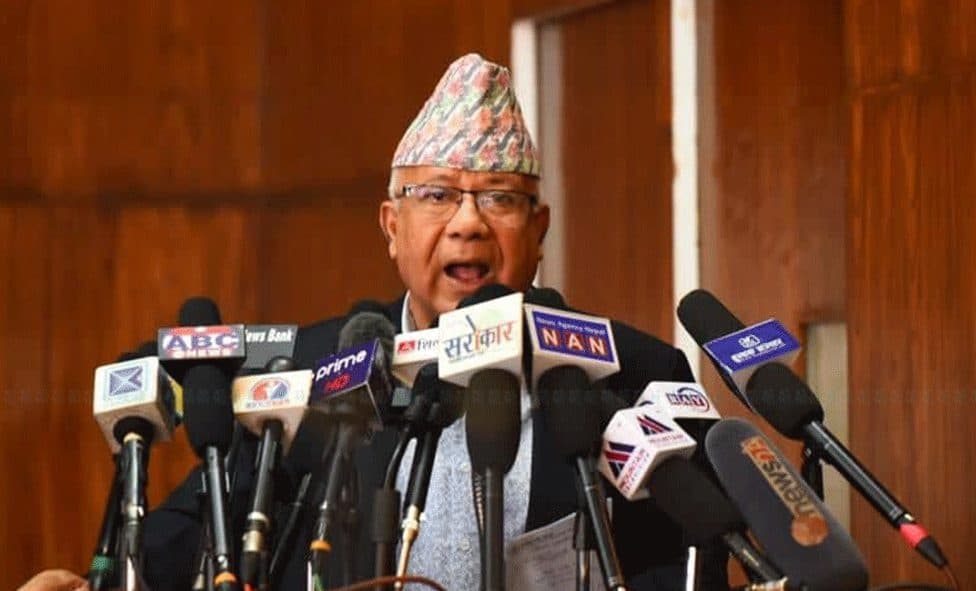 निर्वाचन कसुर गरेको आरोप लगाउँदै माधव नेपाललाई कारबाही गर्न निर्वाचन आयोगको निर्देशन
