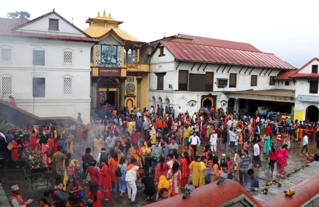 आज साउन महिनाको अन्तिम सोमबार, शिवालयमा भक्तजनको भीड