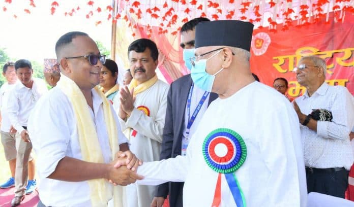 व्यवसायी एवं राजावादी रमेश बस्नेत एमालेमा प्रबेश
