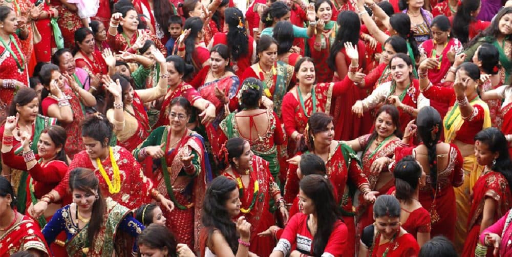 नजिकिँदै तीज : टाढिदै मौलिकता, मौलाउँदै विकृति