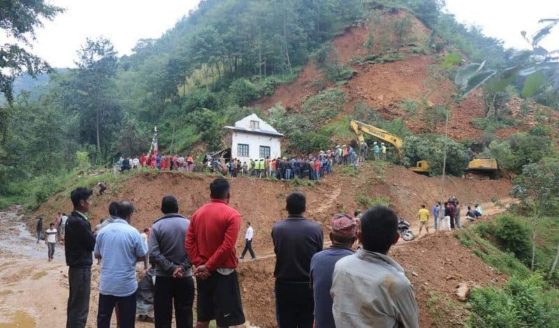 काभ्रेको बेथानचोकमा पहिरोले घर पुर्दा एकै परिवारका तीनजनाको मृत्यु