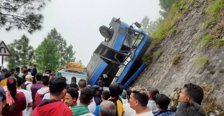 भीमफेदी बस दुर्घटनामा ज्यान गुमाएकामध्ये ६ जनाको पहिचान खुल्यो