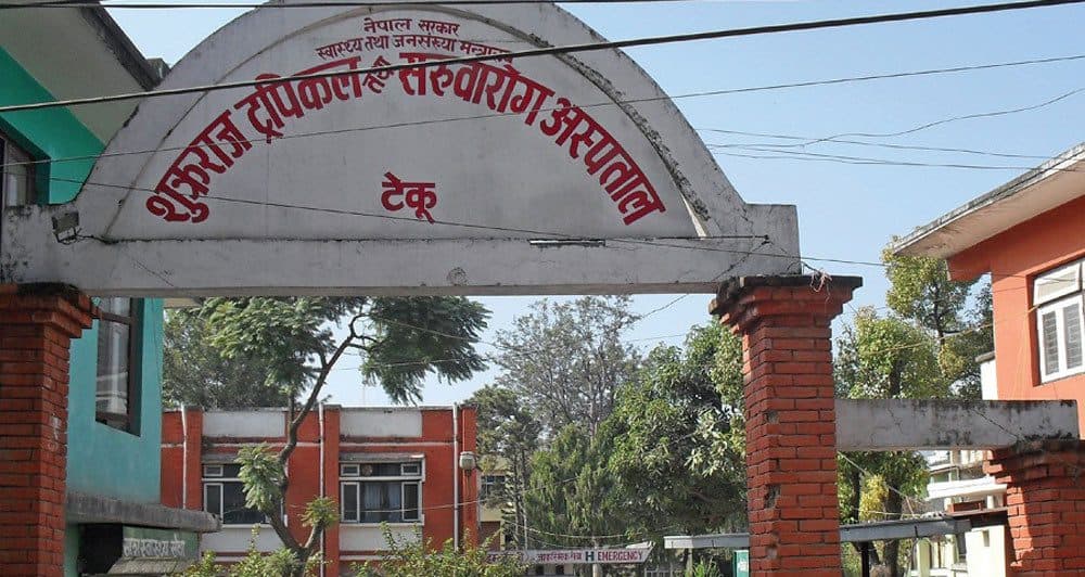 डेंगुका बिरामीको चाप बढेपछि एउटै बेडमा दुई जनासम्म बिरामी राख्नुपर्ने बाध्यता