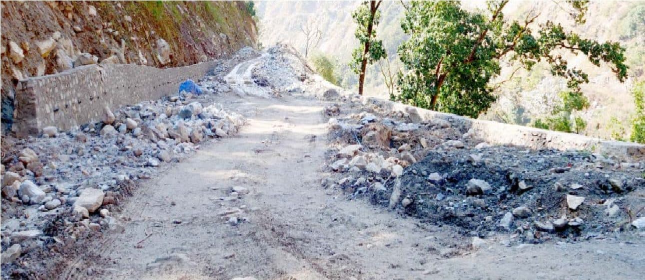 चार वर्षमा पनि बनेन तीन किलोमिटर सडक