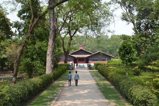 टीकापुर उद्यानमा पर्यटक भरिभराउ