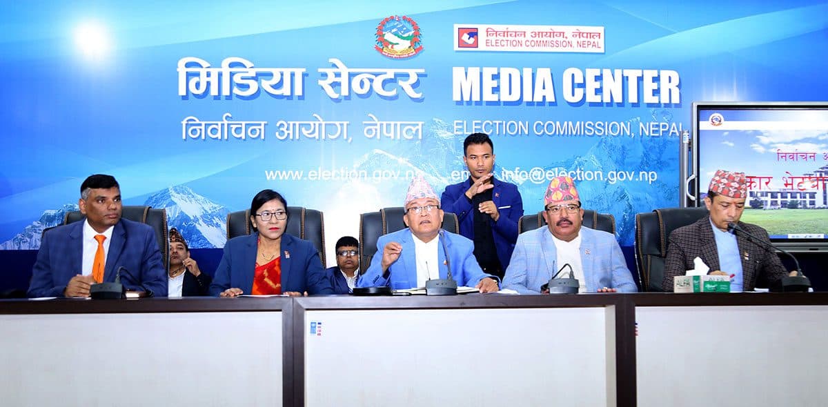 सार्वजनिक पद धारण गरेका व्यक्ति चुनावी प्रचारमा जाँदा आयोगको अनुमति अनिवार्य लिनुपर्ने