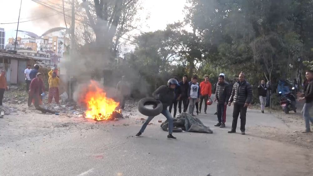 थापाथली सुकुम्बासी बस्तीमा डोजर चलाउन अवरोध