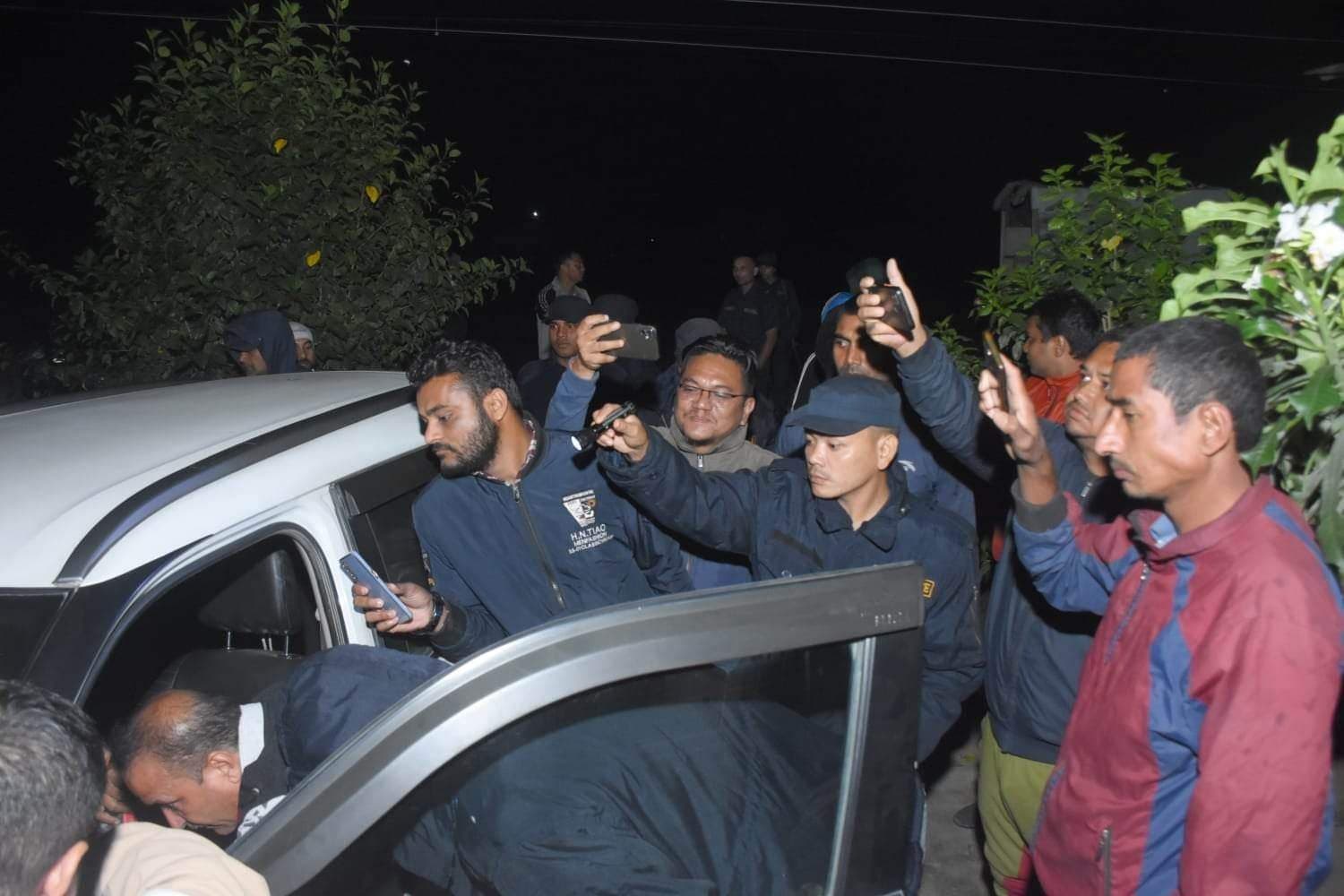 घरमा पार्किङ गरेर राखेको वडाध्यक्षको गाडी खानतलासी
