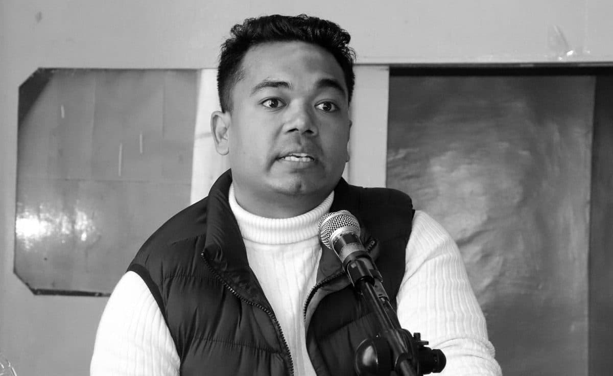 चितवनमा माइक्रो बस दुर्घटना- सञ्चारकर्मी महावीर विश्वकर्माको निधन