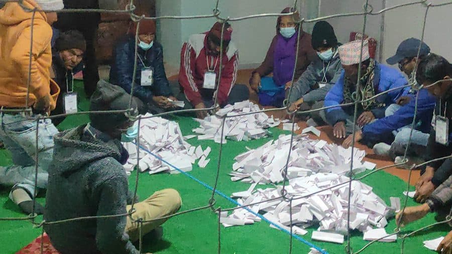 मुचुल्का भन्दा बढी मत भेटिएपछि बाजुरामा मतगणना रोकियो