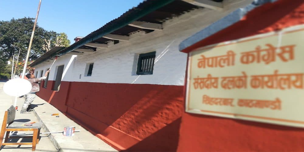 निर्वाचनको परिणाम आएसँगै दलका कार्यालय रङ्गरोगन गरिँदै