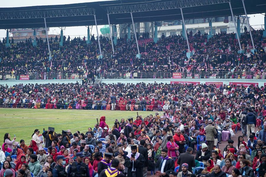 दिक्षित हुन आएकाहरुले भरीभराउ रंगशाला