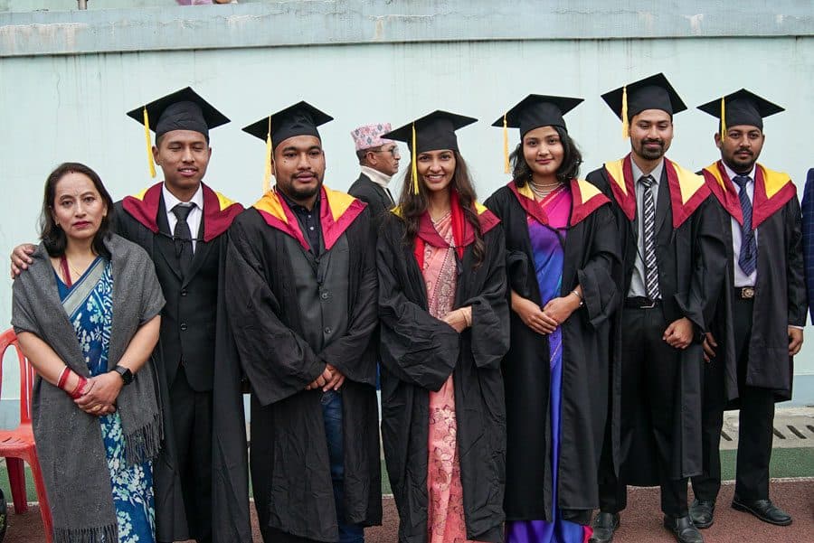 दिक्षित हुन आएकाहरुले भरीभराउ रंगशाला